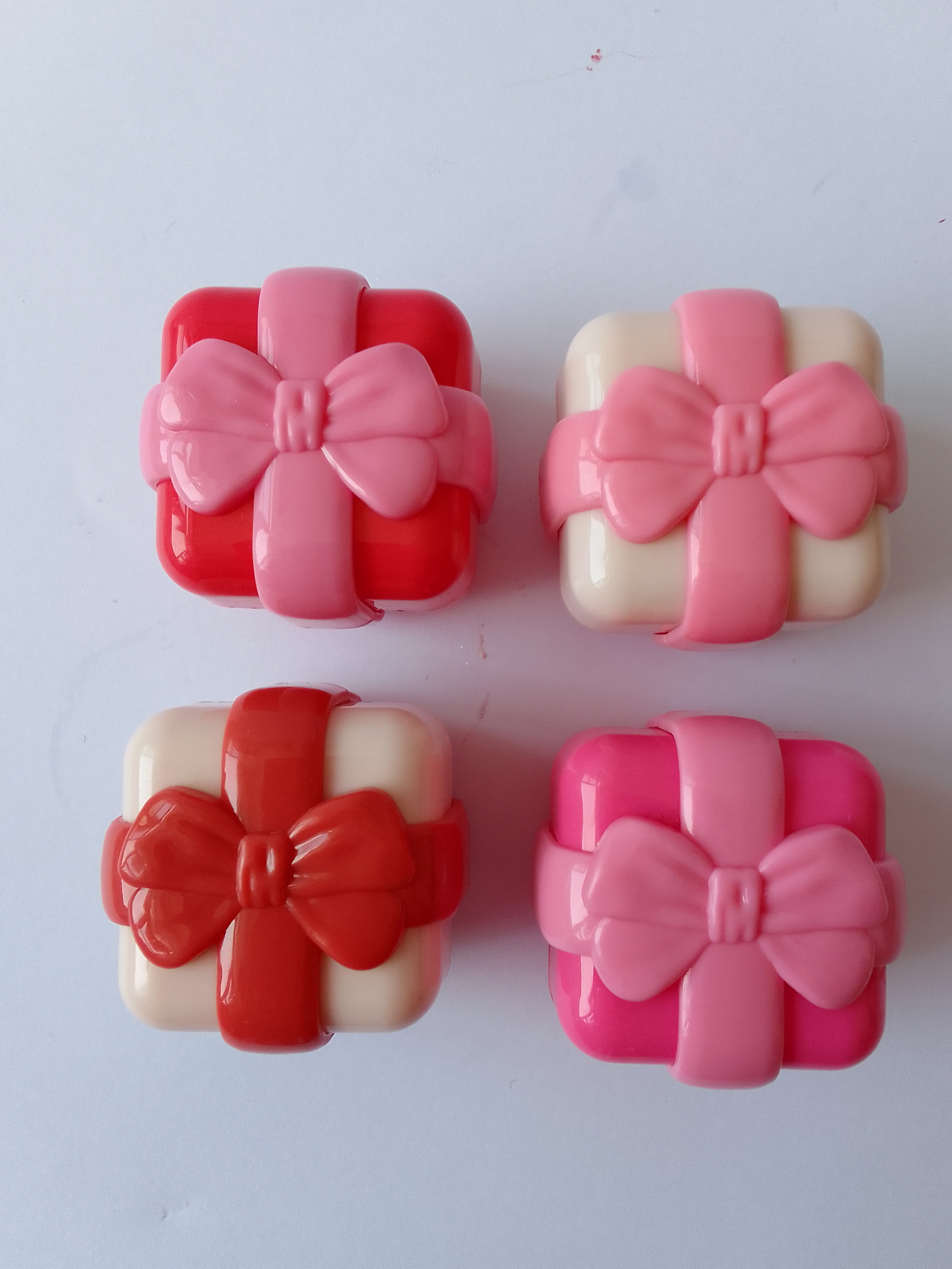 💄 رژلب پاپیونی کادویی – زیبایی در قالب یک هدیه