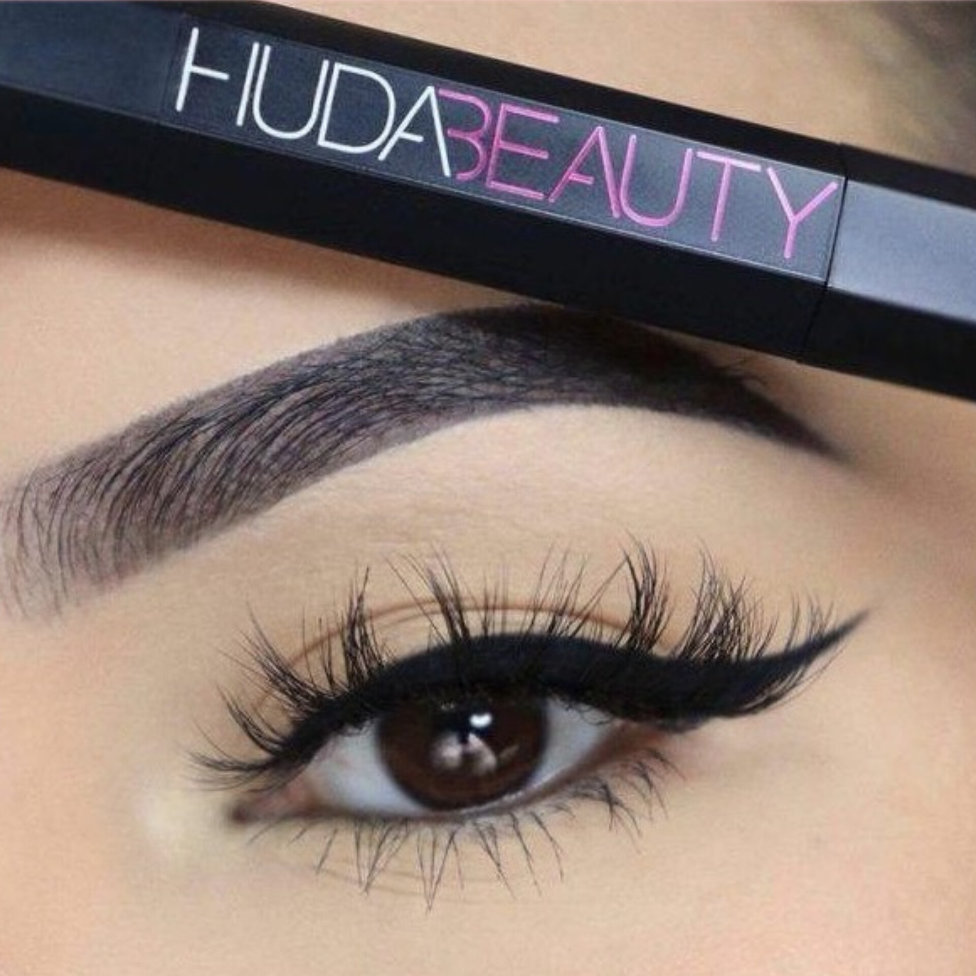 خط چشم ماژیکی مشکی کیفیت بالا برند هدا بیوتی